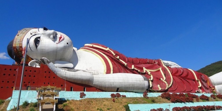 Le plus grand bouddha couché au monde