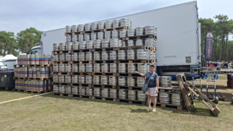 Fûts de bière en quantité