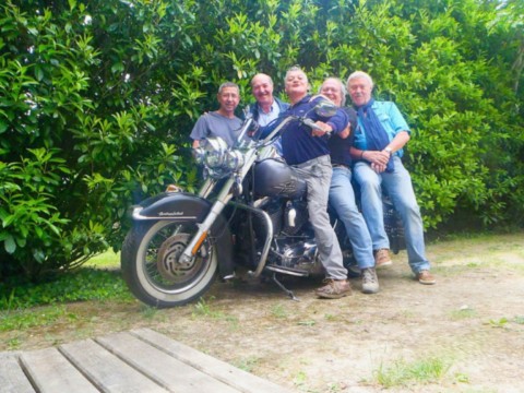 Nous tous sur une seule Harley
