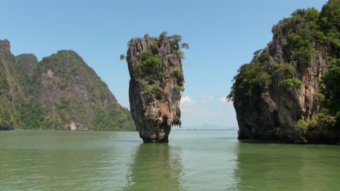 Piton rocheux de Koh Tapu (j.Bond)