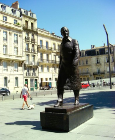 Statue J. Chaban Delmas