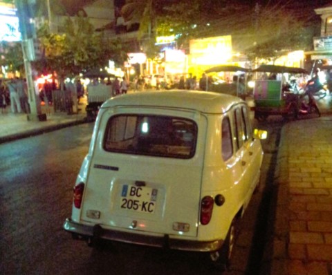 Une renault 4 à Siem Reap