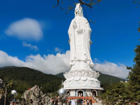 Lady Bouddha 70 m de hauteur