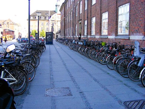 Enorme groupe de vélo dans la capitale