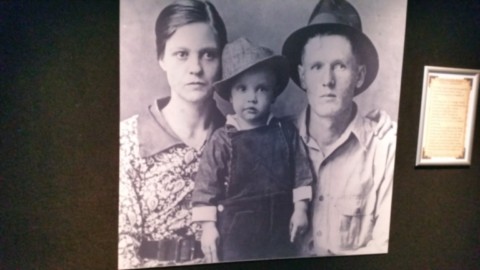 Maman Papa et Elvis bébé