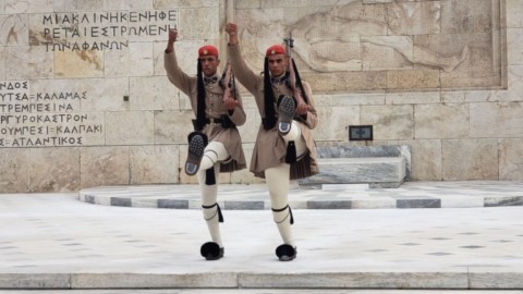 Reléve de la garde Athènes