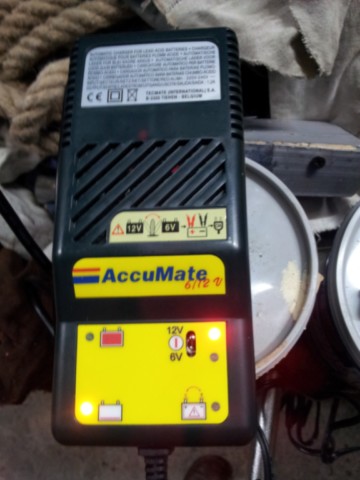 Chargeur de batterie permanent