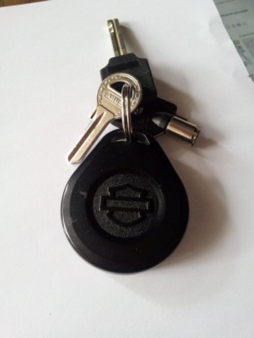 Pile de la télécommande et clefs