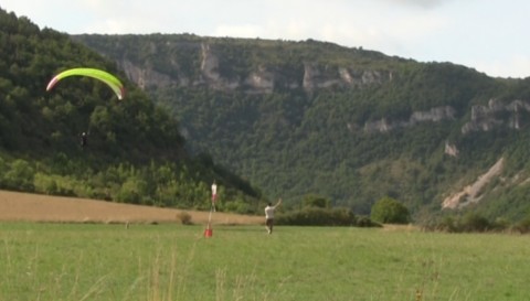 Ailes delta ou parachute, les vols libres sont bien présent ici.