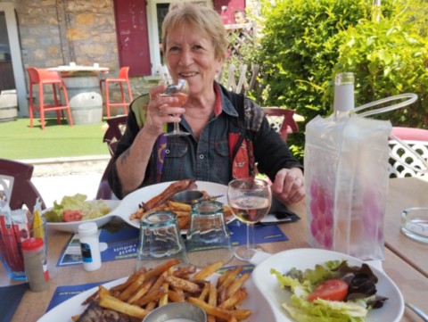 Bon repas dans le village de Rivière du Tarn
