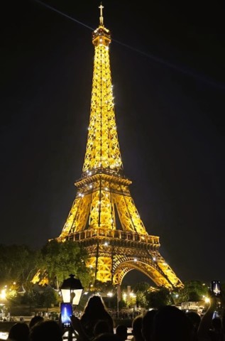 Tour Eiffel illuminée la nuit