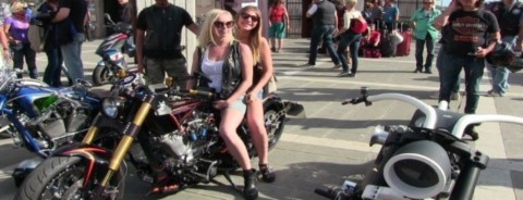 Un peu de présence féminine