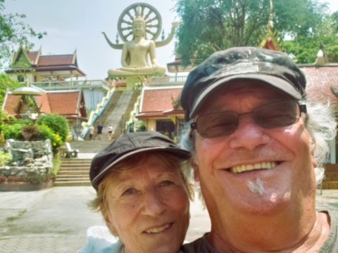 Le centre du Big bouddha au nord avec alain et Mimi