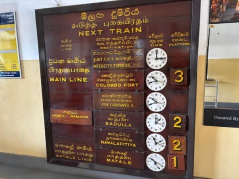 Affichage des départs de train d'époque