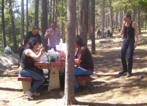 En forêt pour un picnic improvisé