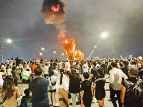 Ont du dragon crachant le feu